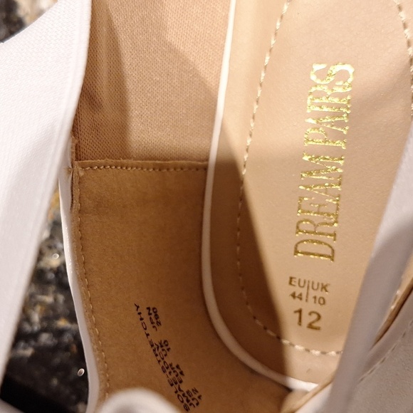 Elegant White Women's Strappy Flats Size 12. NWOB - Picture 3 of 4